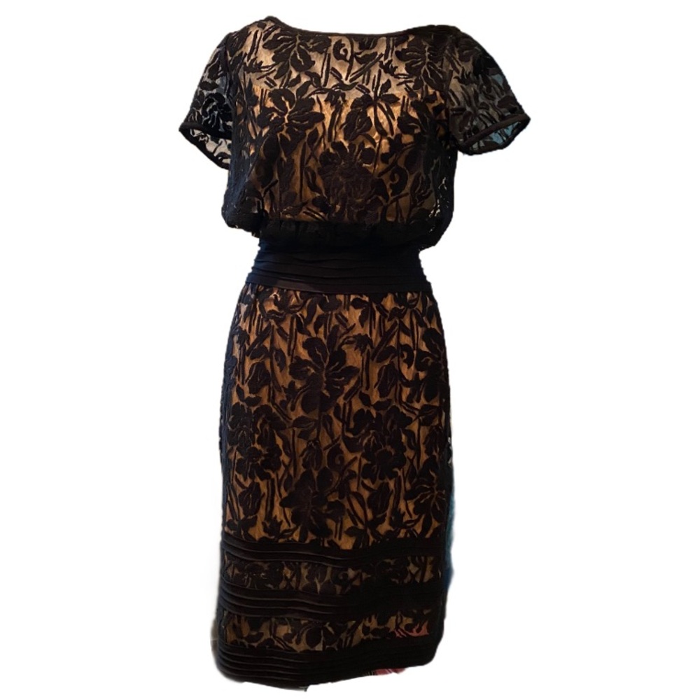 Tadashi Shoji Black Lace Lined dress size 4